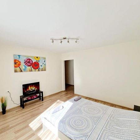 M&M Apartment X Self Check-In Panevezys Ngoại thất bức ảnh